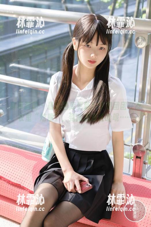 稚乖画册 - 最新图库更新！生煎团团在皮衣里“炫耀”，到底想表达啥呢……