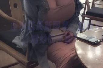 微密圈 – 童小芯最新图集：白丝吊带和我，微妙的平衡！