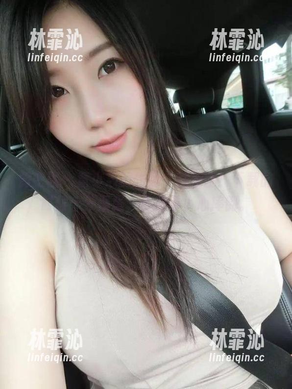 微密圈 - 童小芯的作品，好美腿！下载的时候十分紧张，小心不小心摔倒。