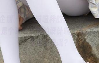紧急企划 – 一只喵喵梓的红色JK全套，看来又是个逼格满满的设计啊，谁能没事穿红色出来呢？