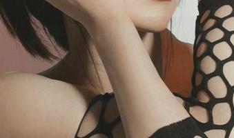 微密圈 – 又来了！纪念小小v的一组白色心动美图更新，哎呀，我的内心小鹿又开始乱撞了。