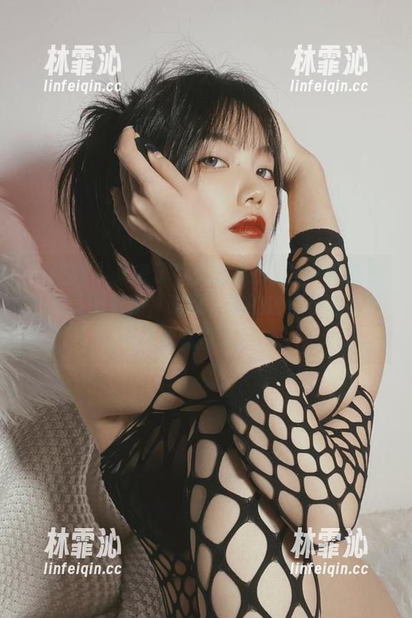 微密圈 - 又来了！纪念小小v的一组白色心动美图更新，哎呀，我的内心小鹿又开始乱撞了。