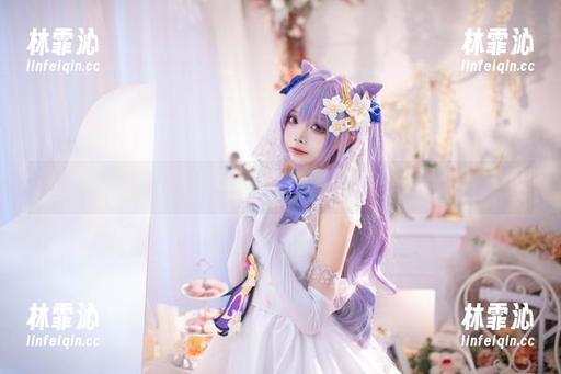 艾西Aiwest的私拍：一组图片，全是制服幻影