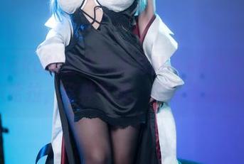 菌烨tako的全套写真与Nikke胜利女神米哈拉，这种气质，你能想象吗？