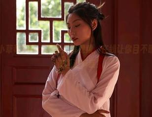 蜜桃社 – 小草莓Berry的牛仔裤视频，在线让你目不暇接的时刻，资源满满哦！