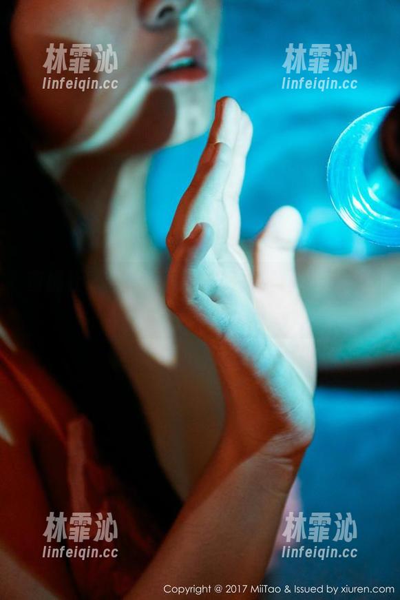 蜜桃社 - 小魔女lily的高跟鞋图包：你以为只有我会穿？