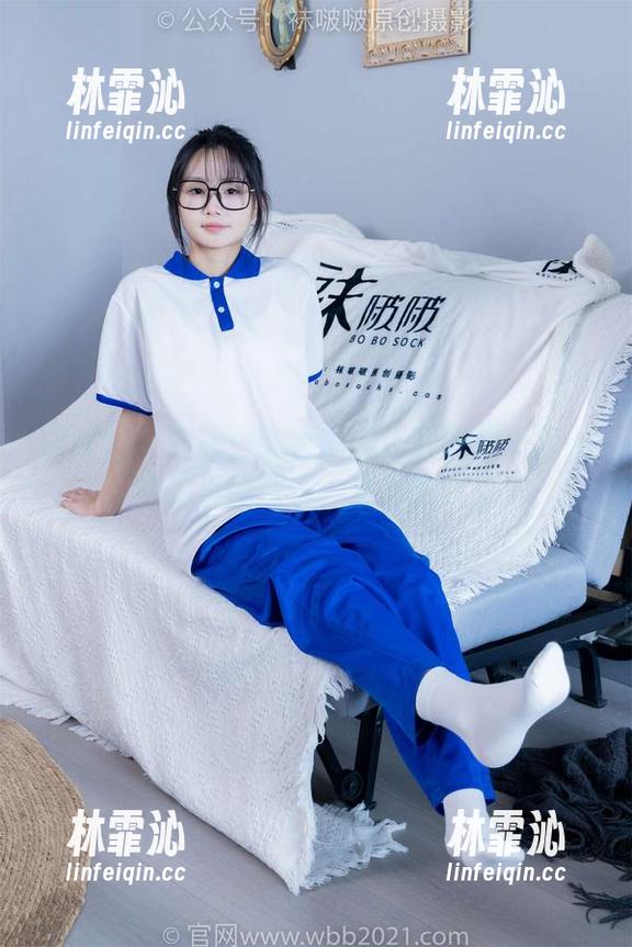 袜啵啵 - 宣布！新春之际：糯米最新图册中的半脱袜子，意外的风景
