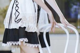 许岚LAN的白色裙子：高清原图，谁能不注意到她的身影？