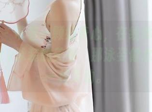 语画界 – 带着一颗好奇心，在线体验徐莉芝Booty泳装的美图，那泳姿像水中草木一样灵动。
