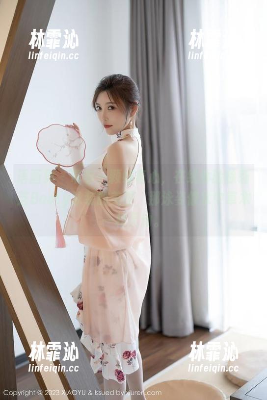 语画界 - 带着一颗好奇心，在线体验徐莉芝Booty泳装的美图，那泳姿像水中草木一样灵动。