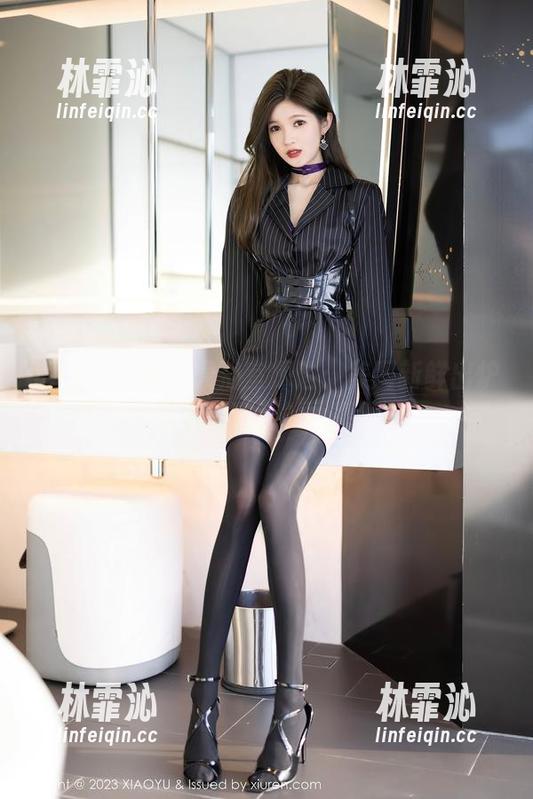 语画界 - 杨晨晨浴室探险：美图新鲜出炉！你有看透她的水幕吗？