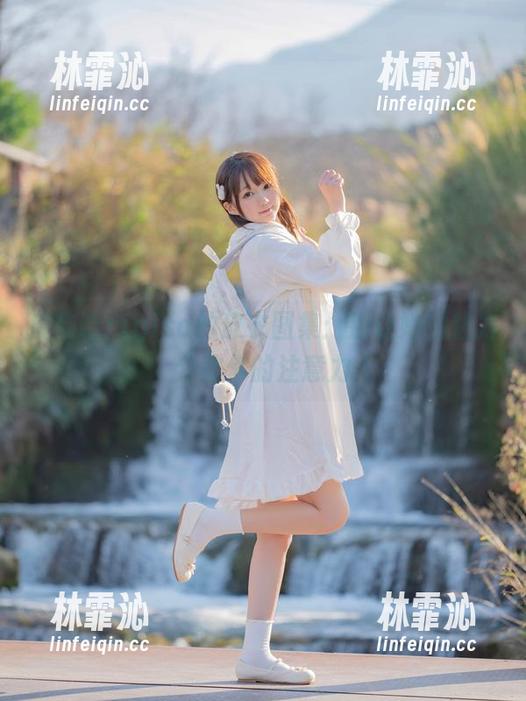 魔物喵nigisa的皮衣图集：别让她的魅力分散你的注意力